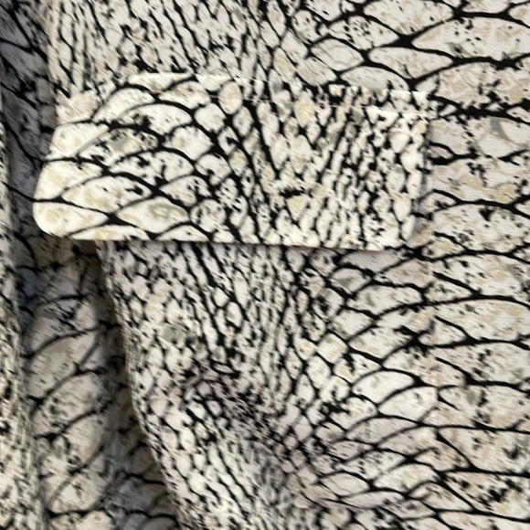 Investments black and white button down blouse. Size 1X - Picture 3 of 7